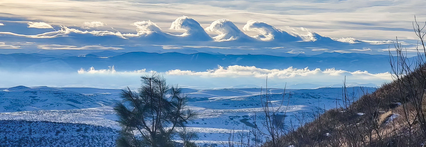 Image of clouds that resemble waves